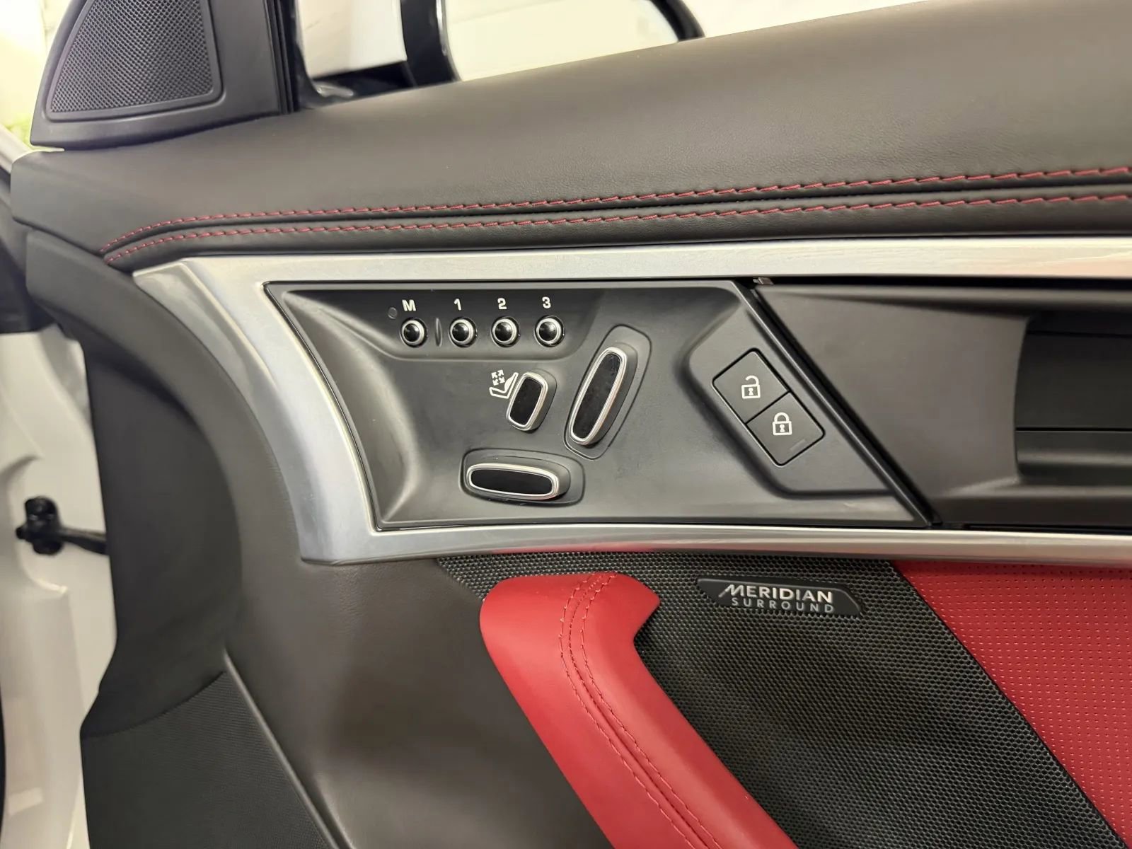 Used 2021 Jaguar F-TYPE R AWD/4WD image 37
