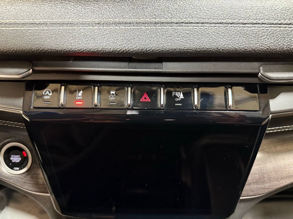 Used 2023 Jeep Grand Cherokee L Limited w/ Black Appearance Package AWD/4WD image 15