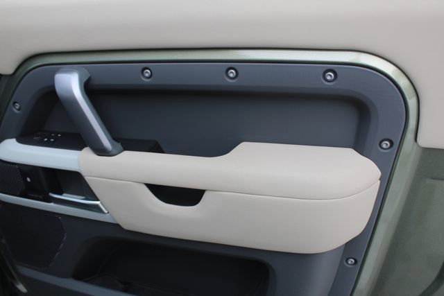 Used 2023 Land Rover Defender 90 X-Dynamic SE image 27