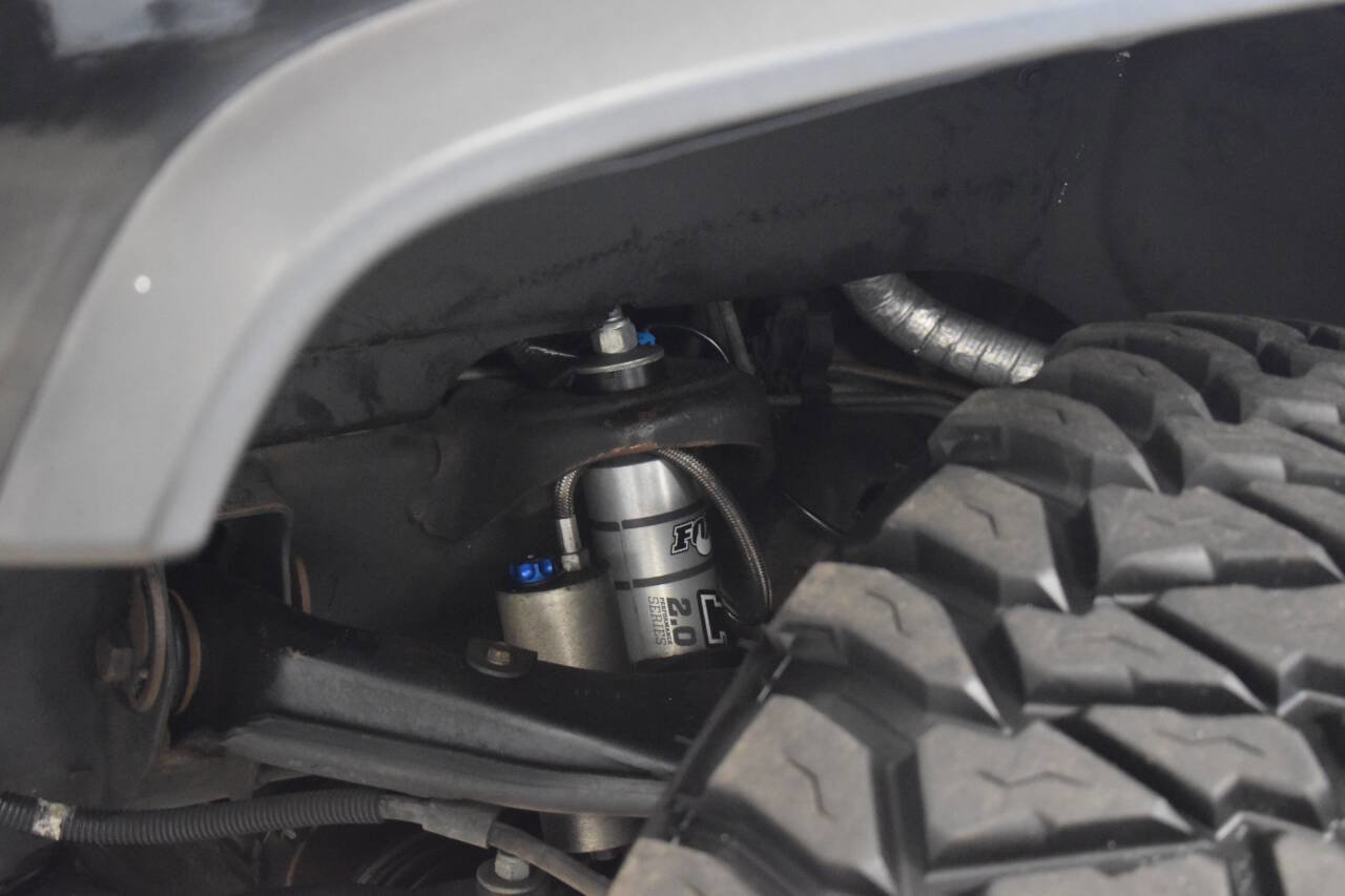 Used 2003 HUMMER H2 w/ Preferred Equipment Group image 25