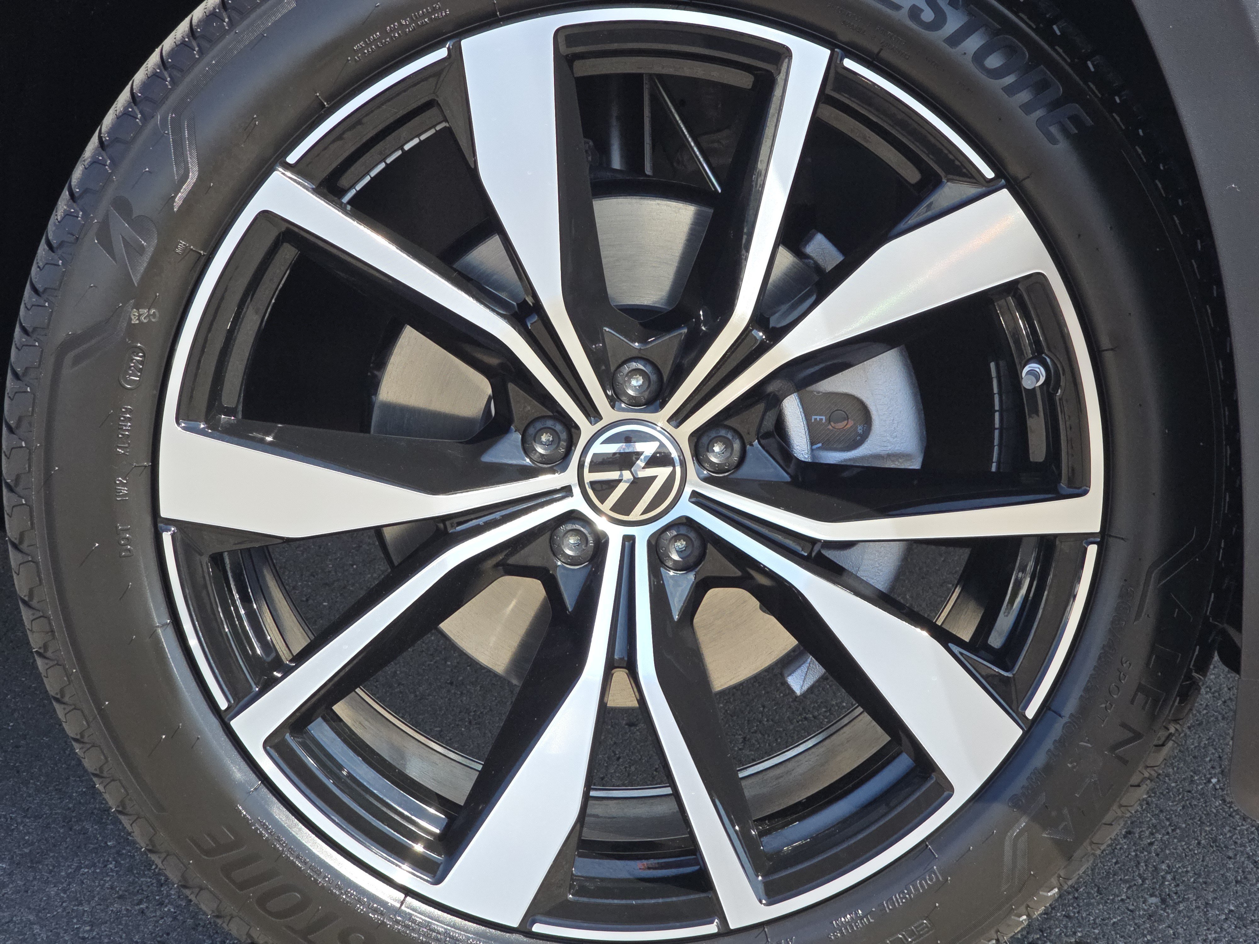 New 2026 Volkswagen Atlas Cross Sport SEL Premium R-Line AWD/4WD image 16