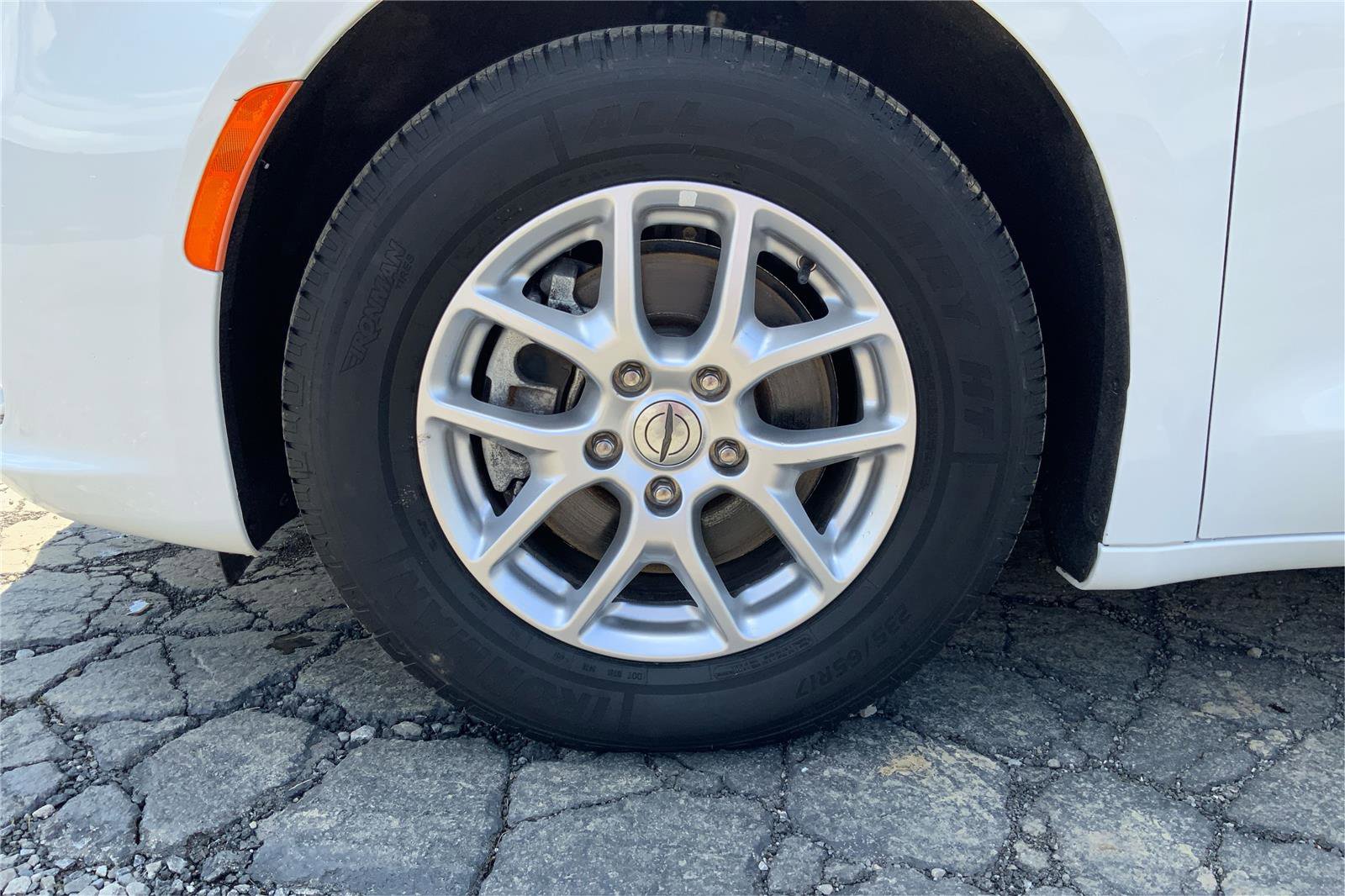Used 2023 Chrysler Pacifica Touring-L FWD image 30