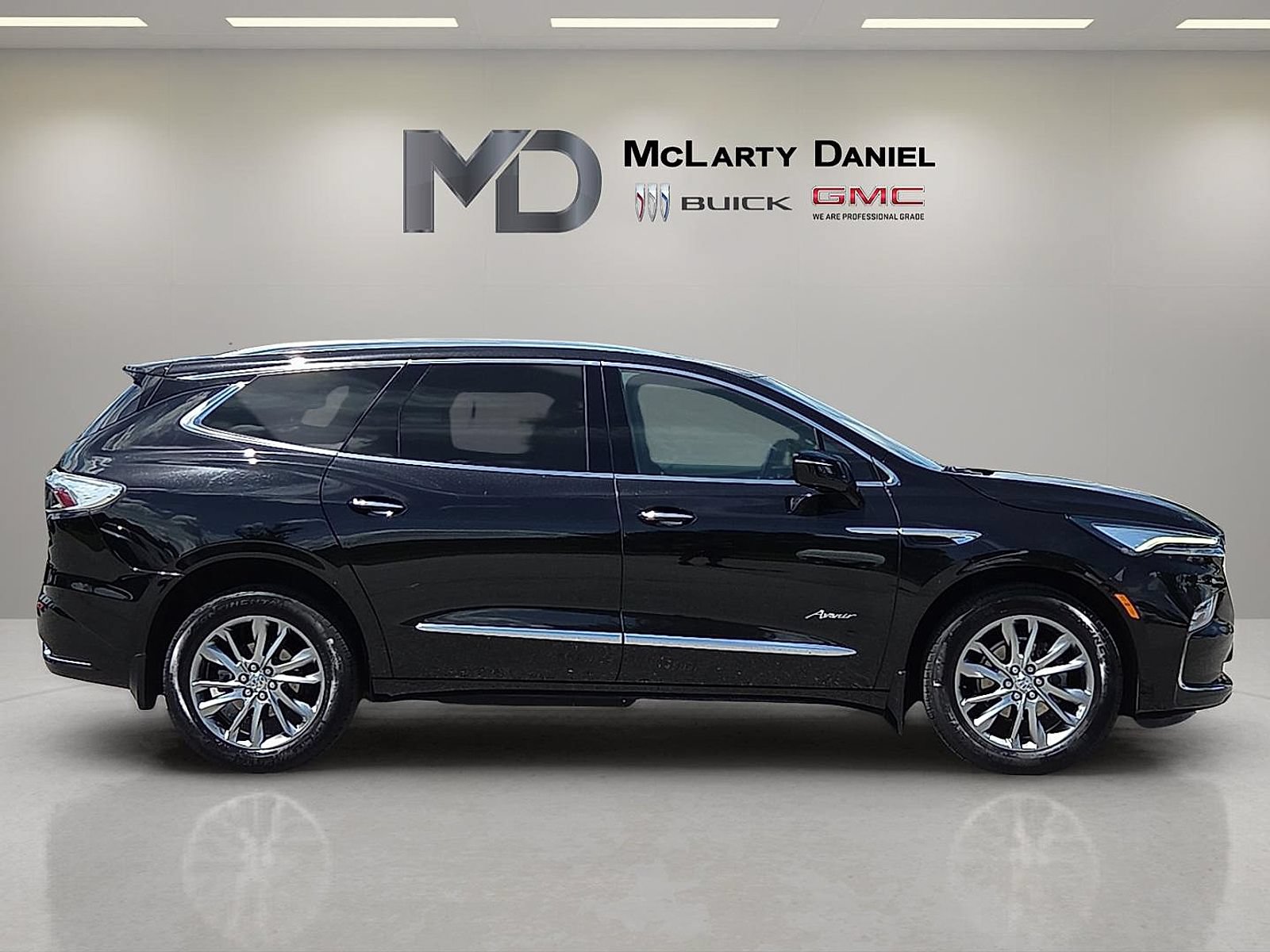Certified 2023 Buick Enclave Avenir w/ Avenir Technology Package AWD/4WD image 15
