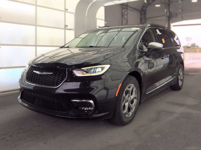 Used 2023 Chrysler Pacifica Limited FWD image 12