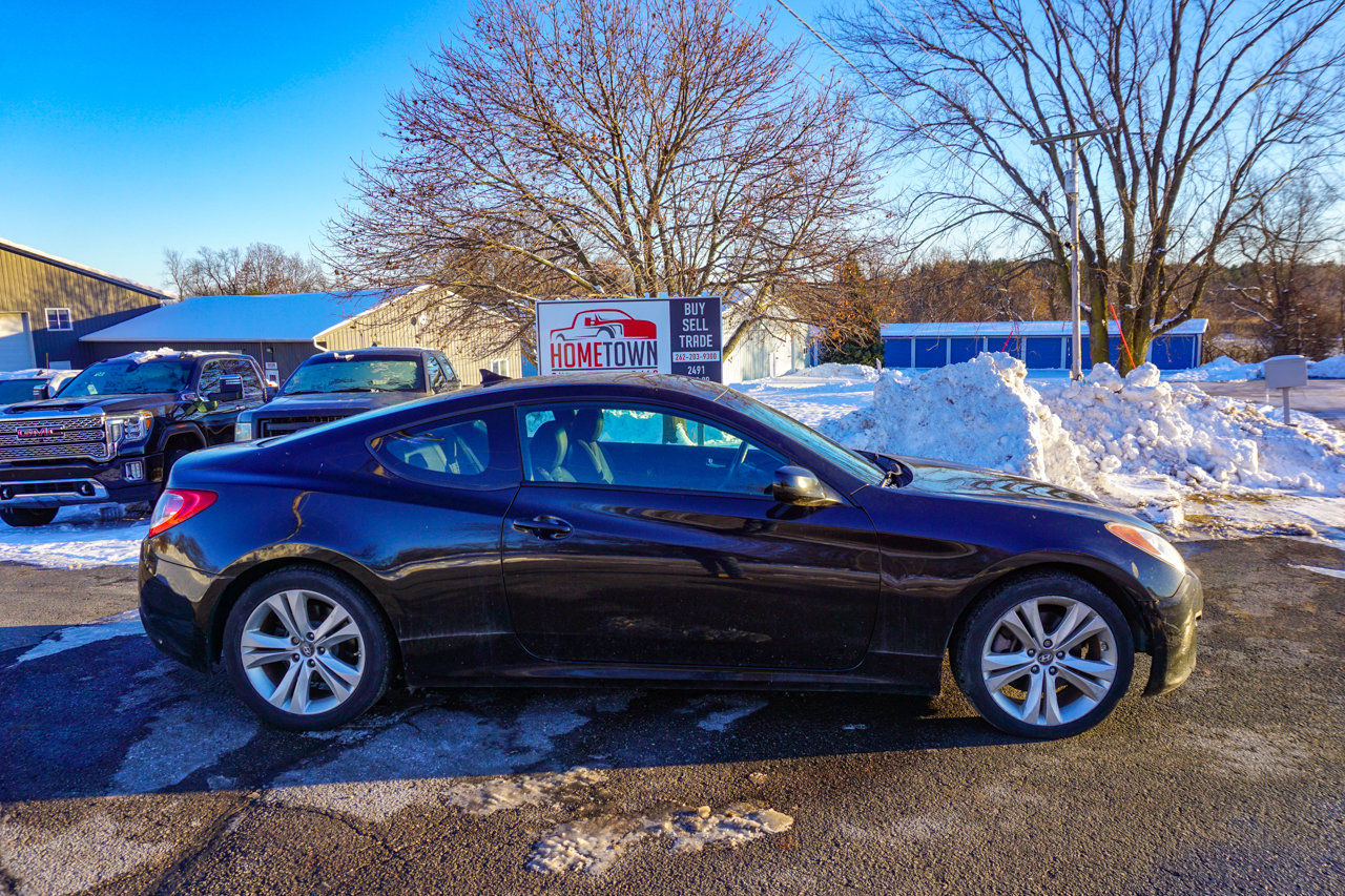 Used 2011 Hyundai Genesis 2.0T image 2