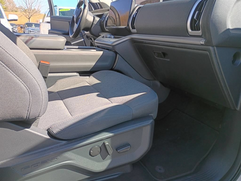 Used 2025 Ford Expedition Max Active RWD image 17