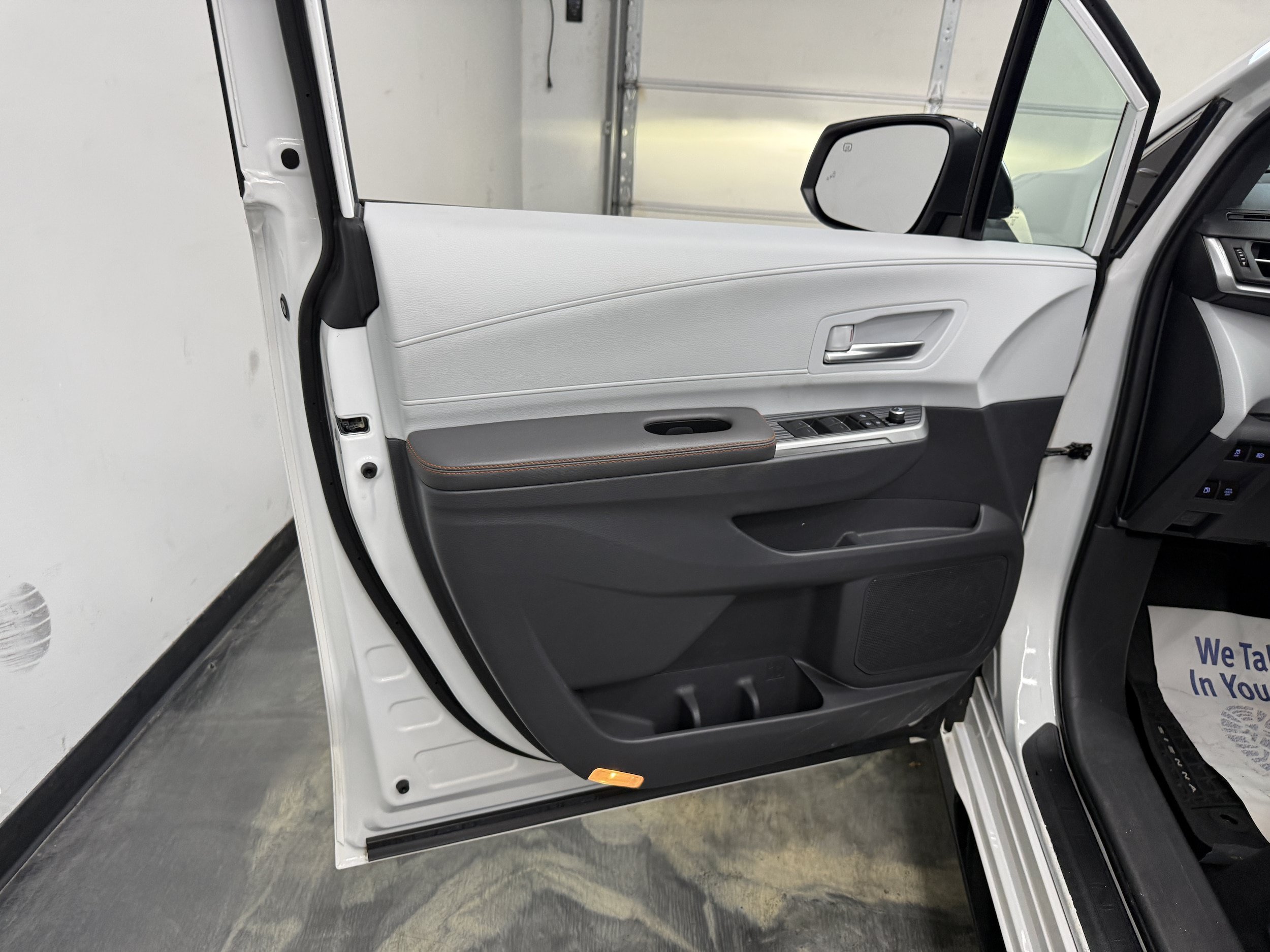 Used 2023 Toyota Sienna XLE FWD image 11