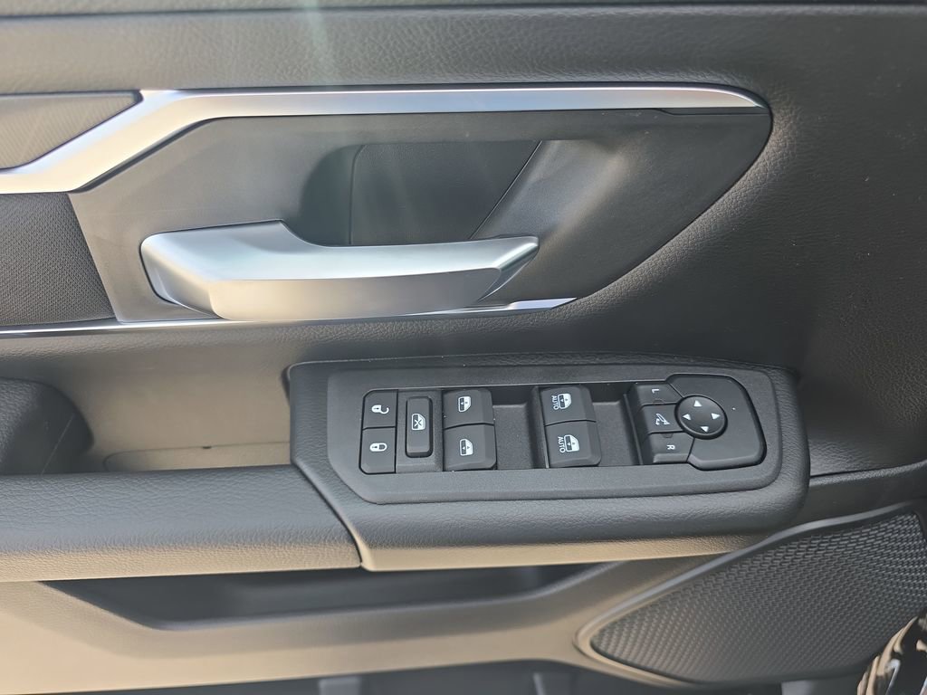 New 2026 RAM 1500 4x4 Crew Cab image 10