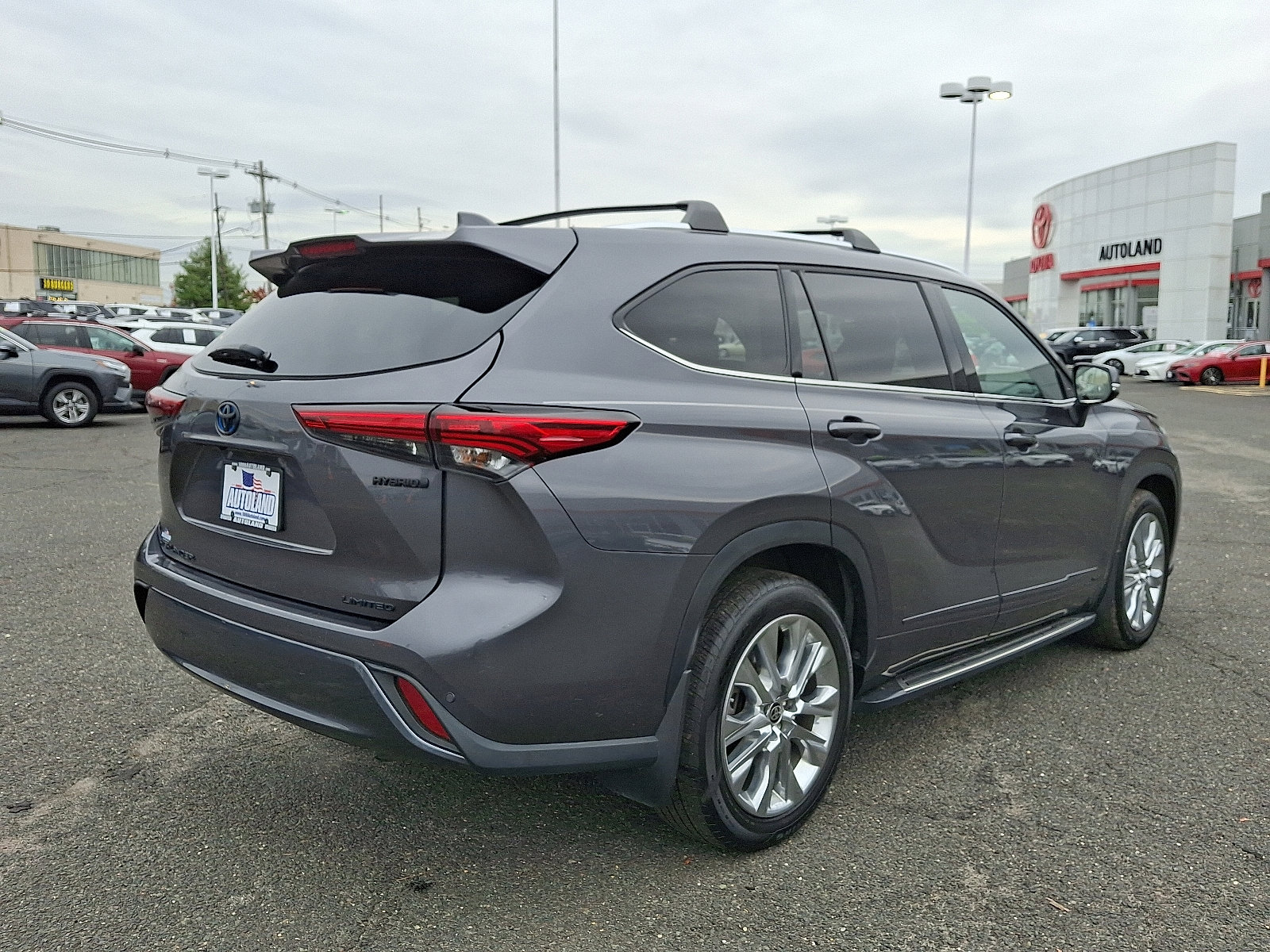 Used 2023 Toyota Highlander Limited image 7