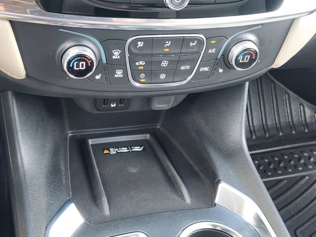 Used 2023 Chevrolet Traverse LT FWD image 19