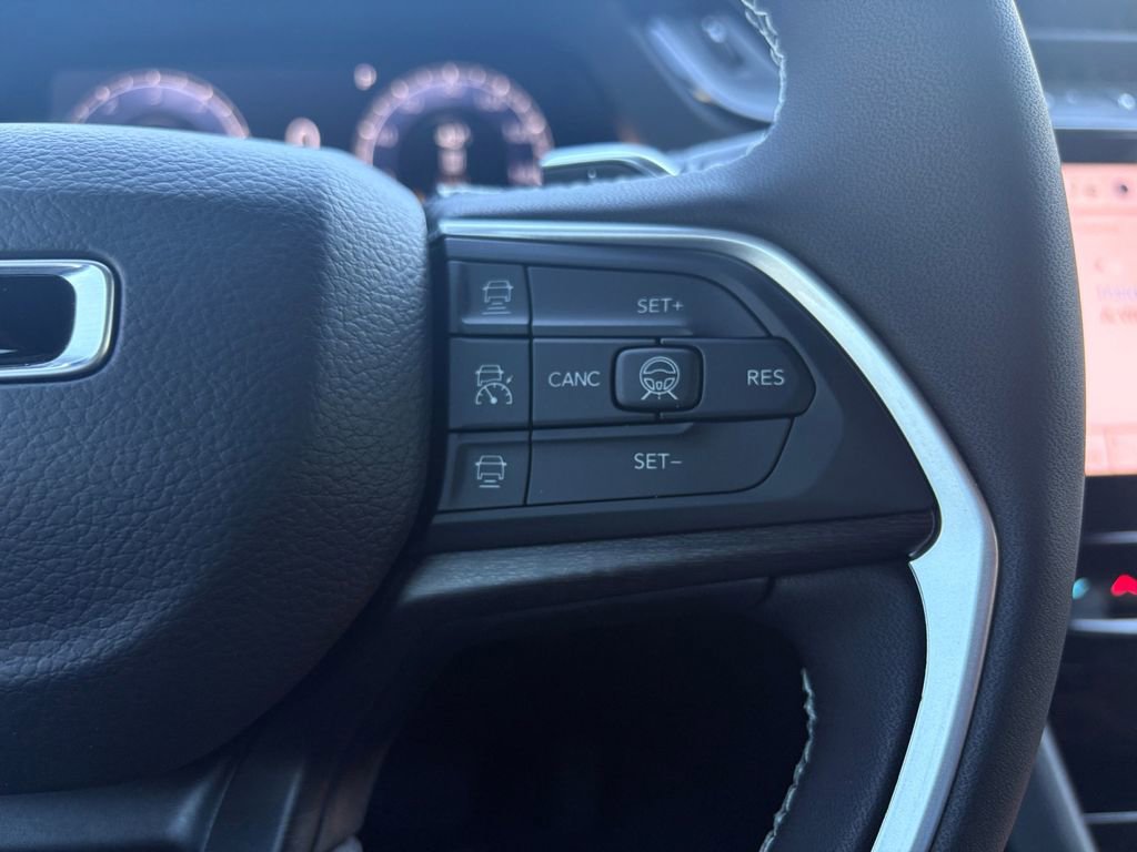 New 2026 Jeep Grand Cherokee Altitude image 17