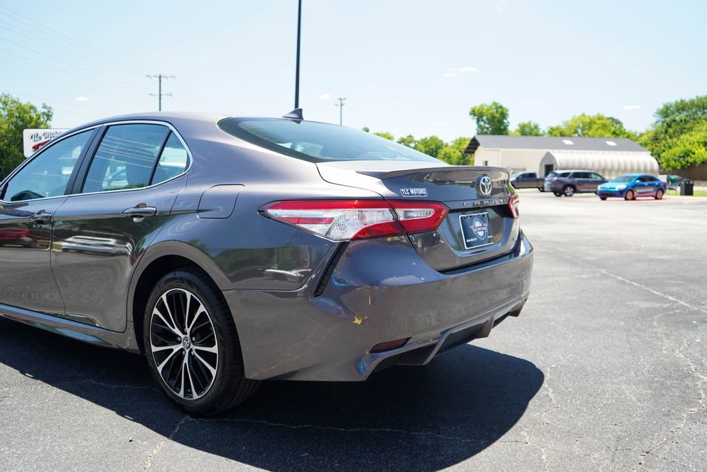 Used 2019 Toyota Camry SE FWD image 19