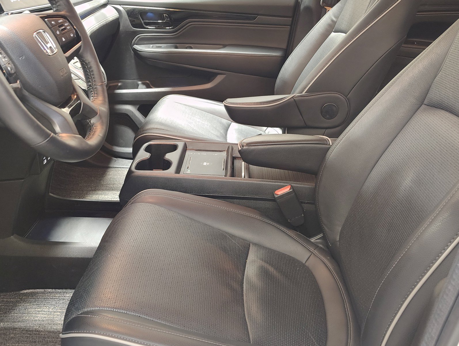 Used 2025 Honda Odyssey Elite image 24
