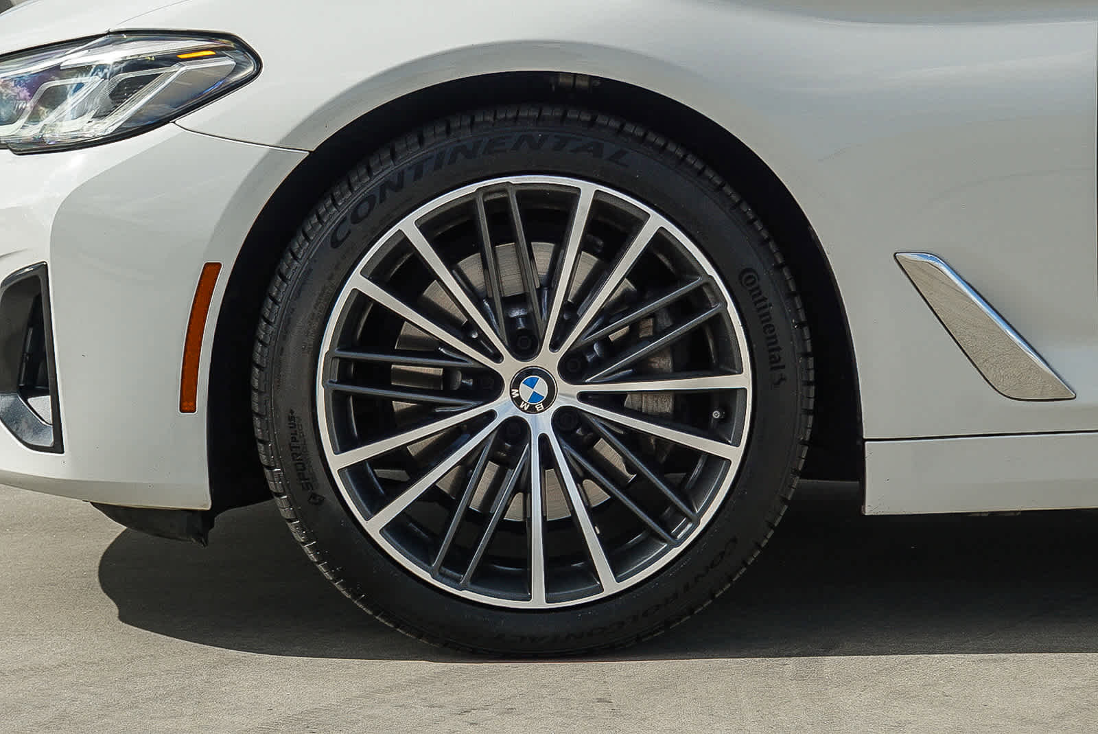 Used 2021 BMW 530i w/ Convenience Package RWD image 9