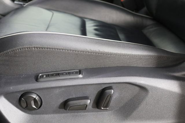 Used 2019 Volkswagen Tiguan SEL Premium image 24