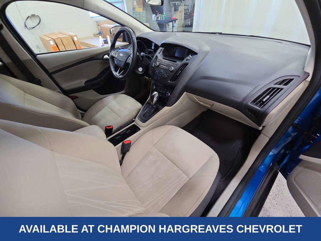 Used 2016 Ford Focus SE w/ SE Cold Weather Package FWD image 38