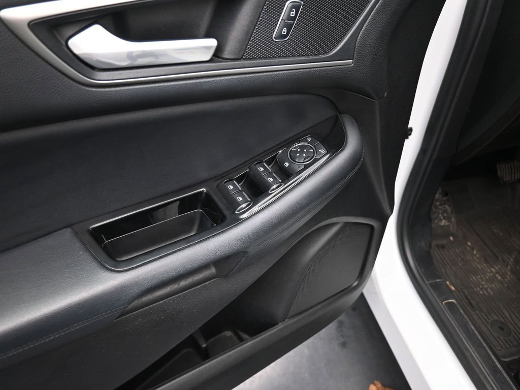 Used 2017 Ford Edge SEL w/ Equipment Group 201A AWD/4WD image 16