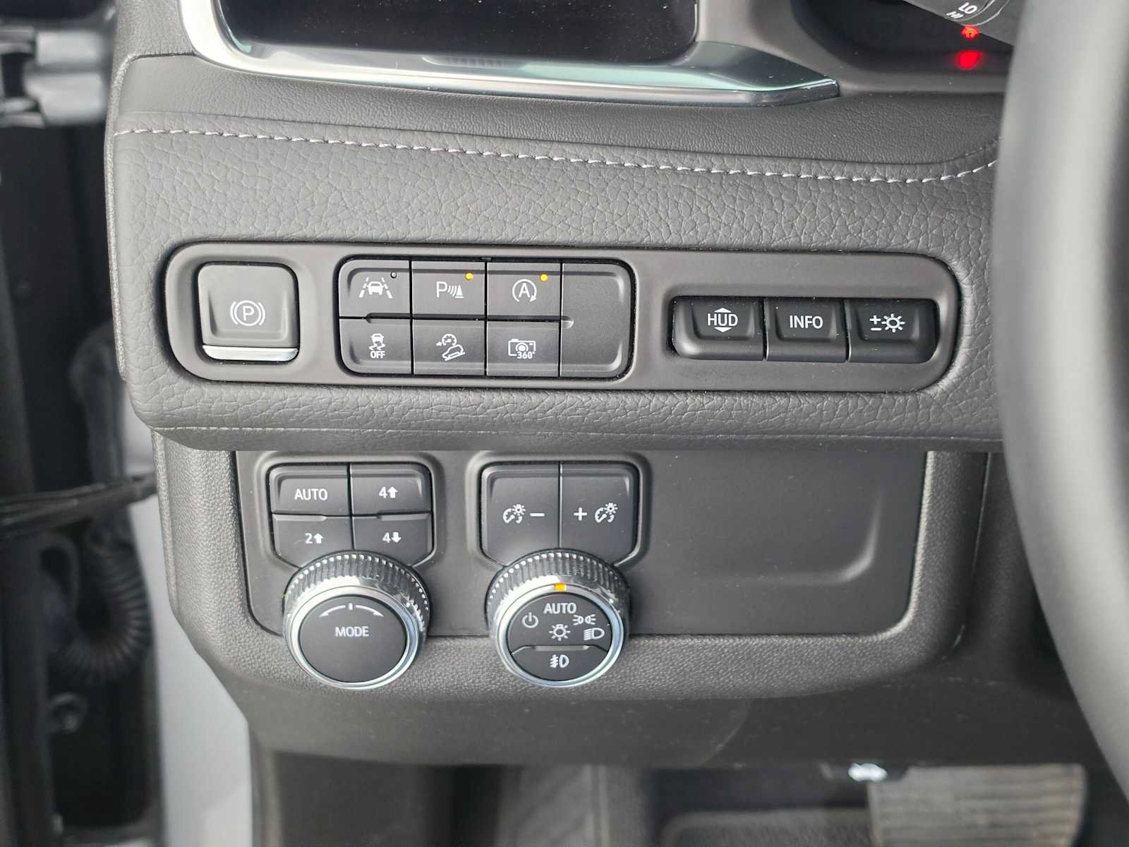 Used 2023 GMC Yukon XL Denali AWD/4WD image 32