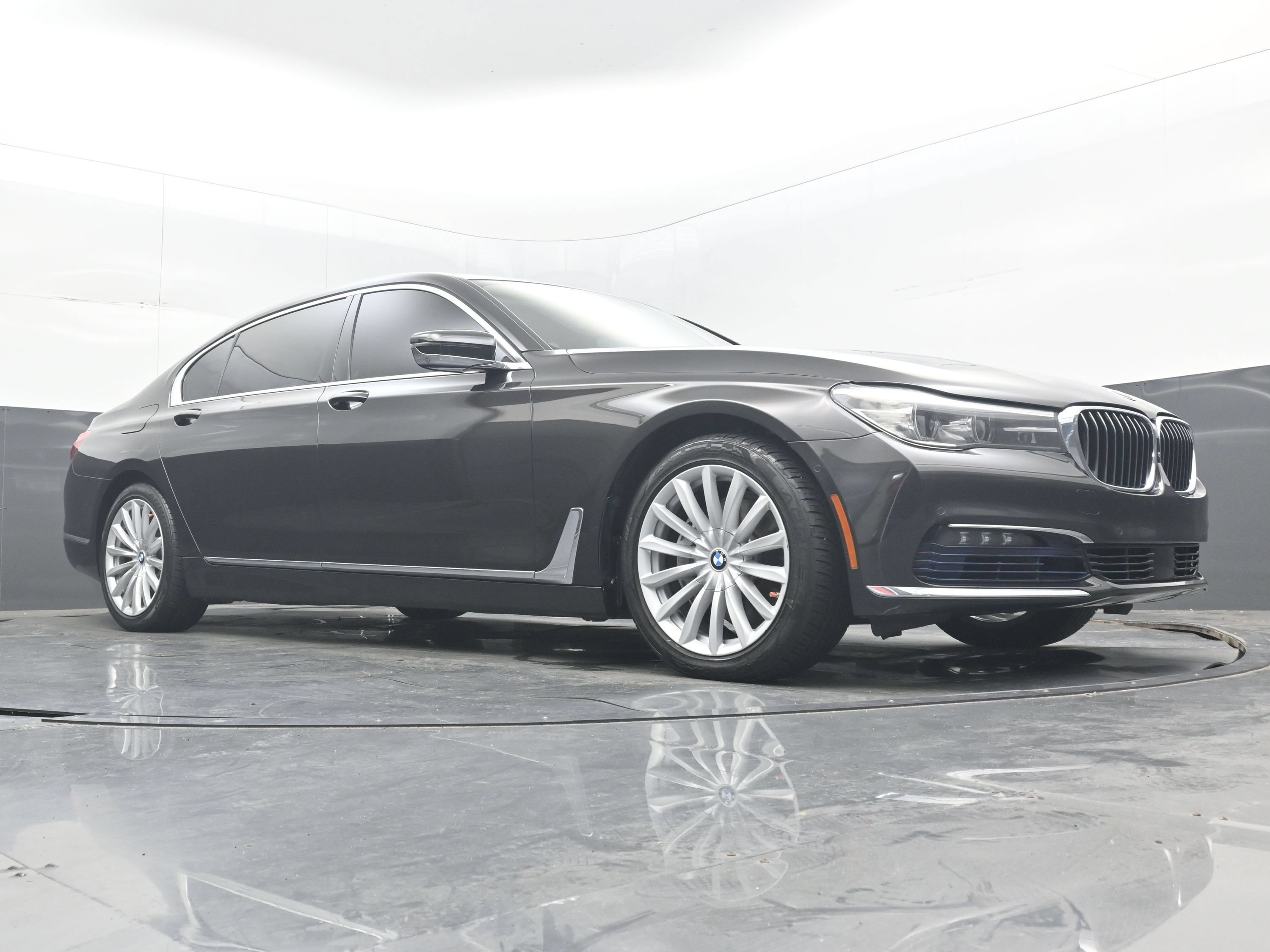 Used 2017 BMW 740i xDrive AWD/4WD image 24
