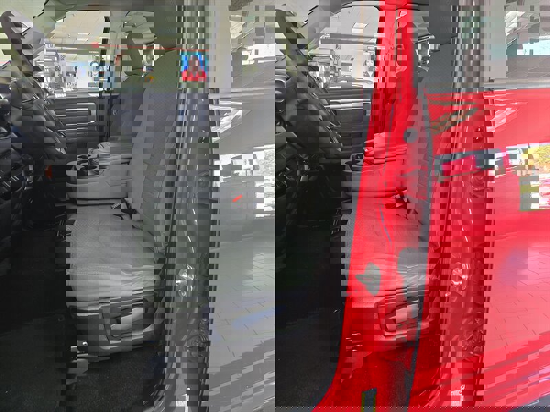 Used 2019 RAM 1500 Classic SLT image 15