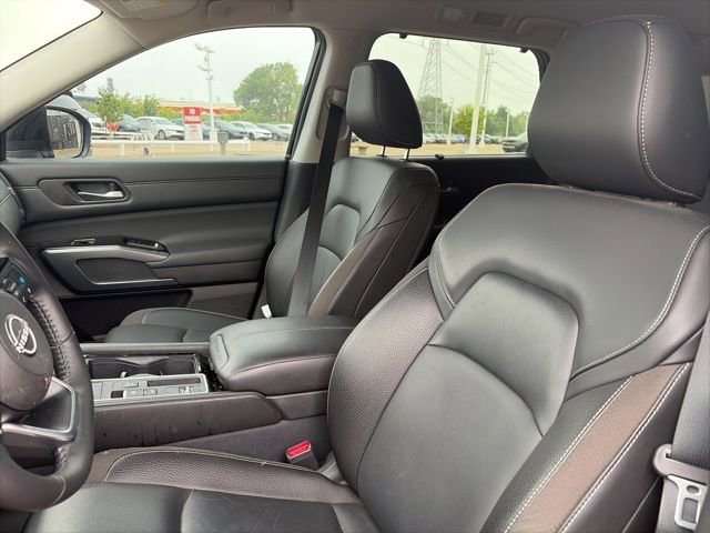 Used 2025 Nissan Pathfinder SL image 13