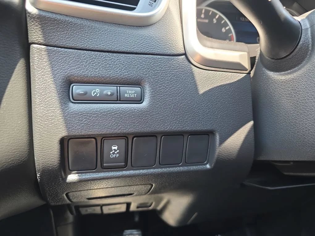 Used 2017 Nissan Murano S AWD/4WD image 22