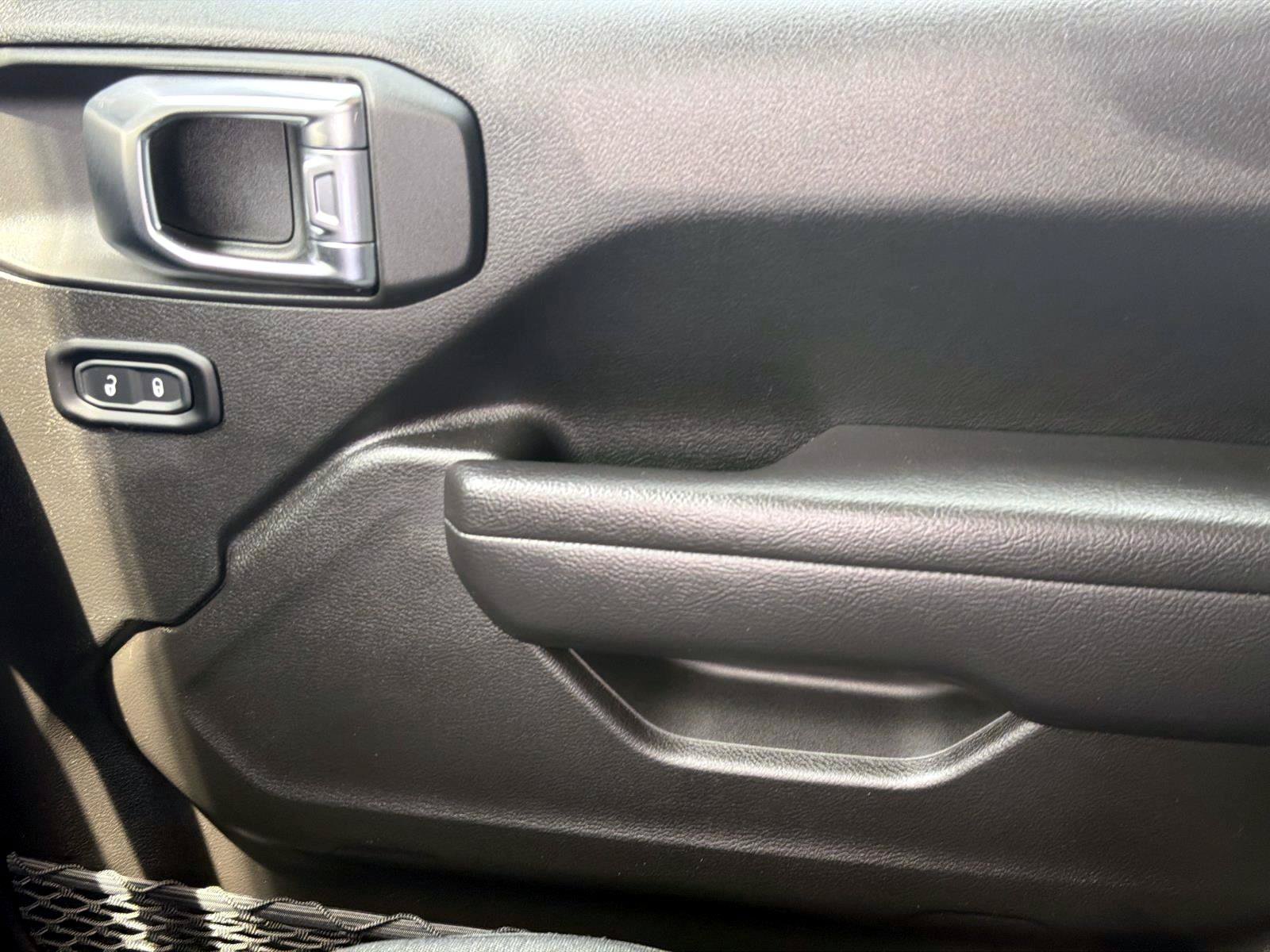Used 2025 Jeep Gladiator Sport AWD/4WD image 18