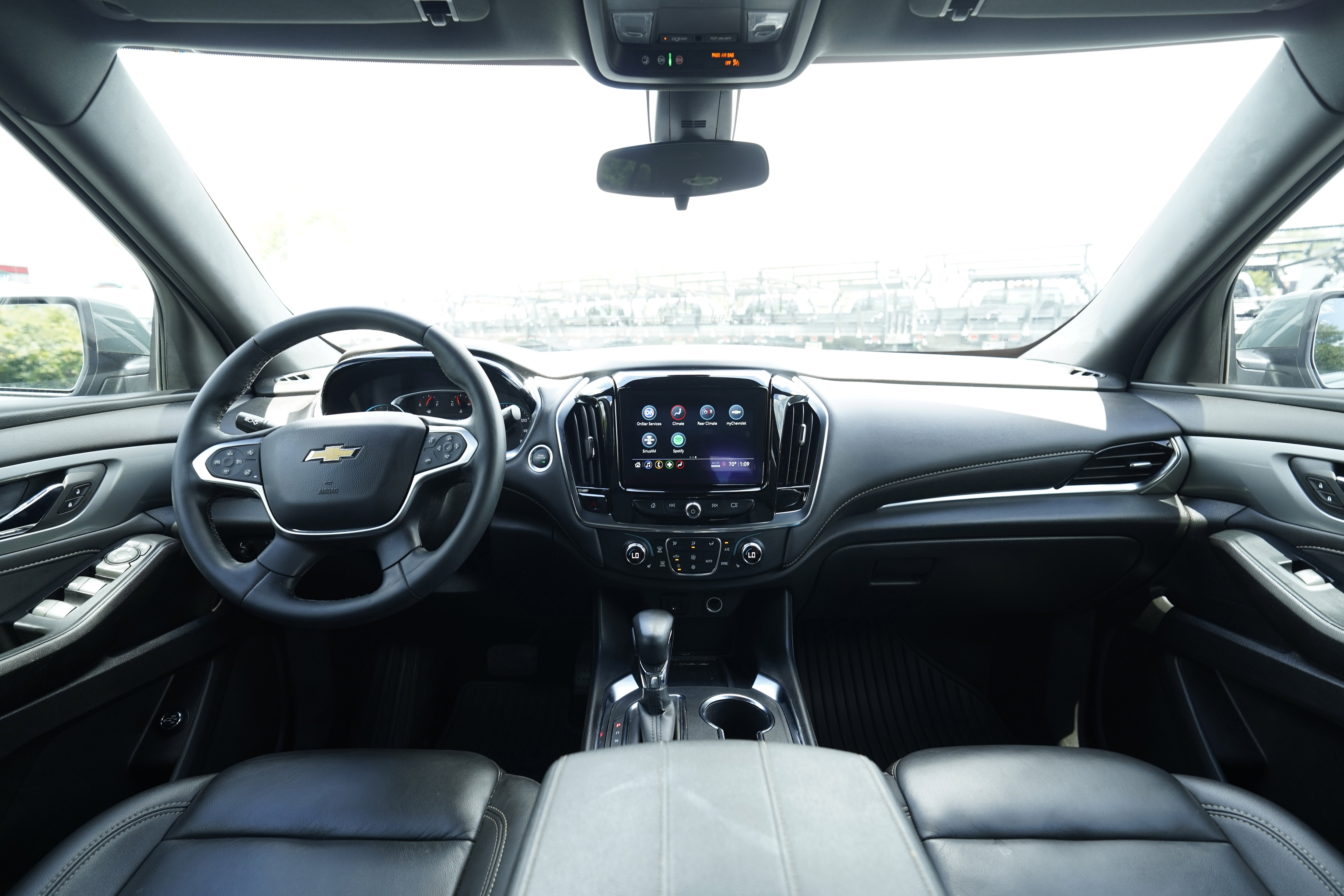Used 2023 Chevrolet Traverse LT FWD image 15