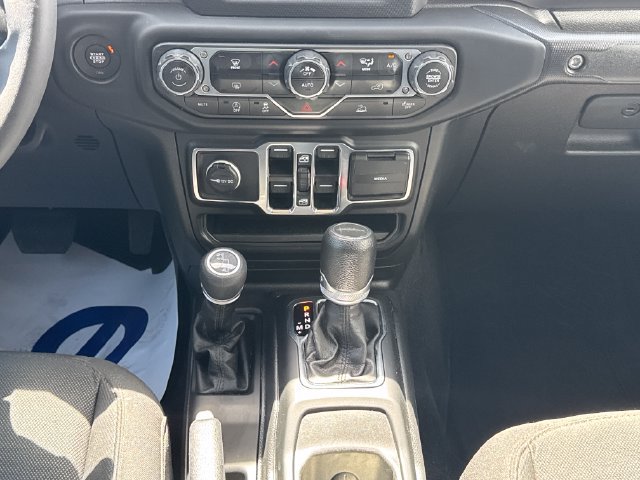 Used 2023 Jeep Gladiator Sport AWD/4WD image 23