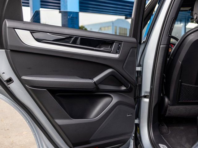 Certified 2025 Porsche Cayenne image 31