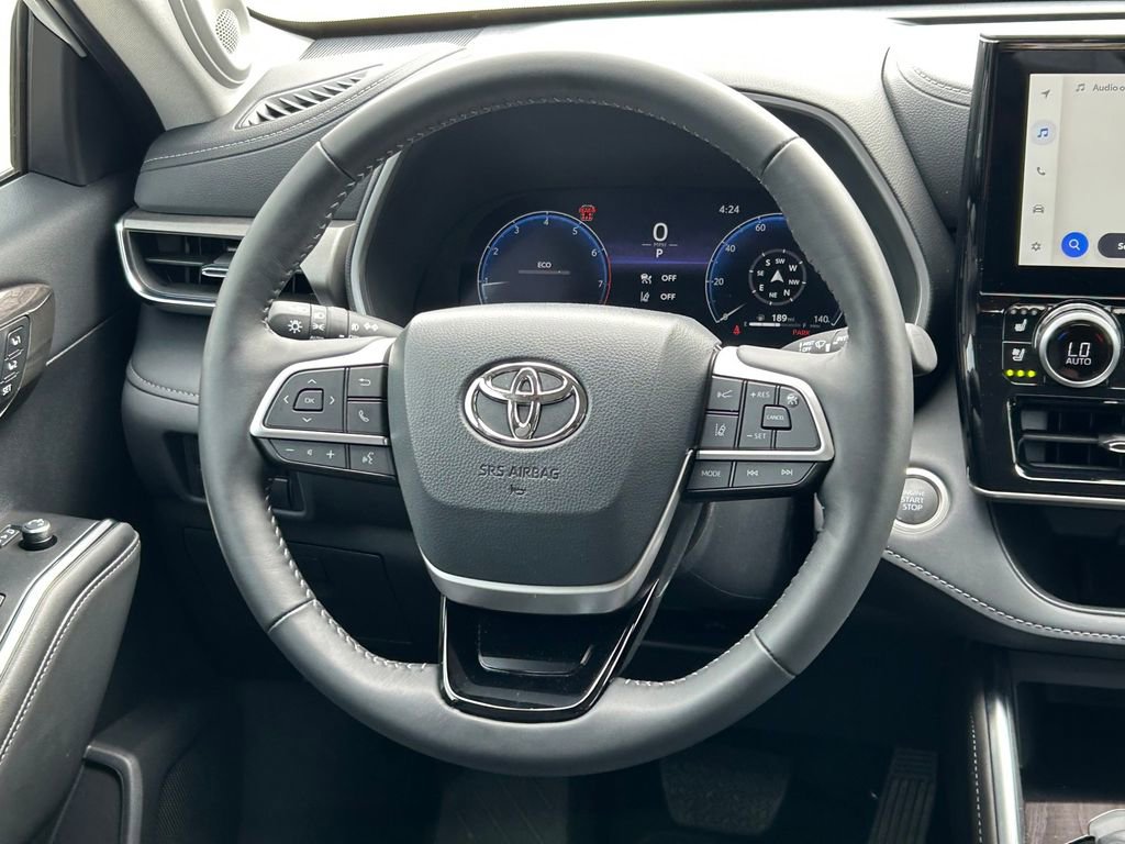 Used 2026 Toyota Highlander Limited image 46