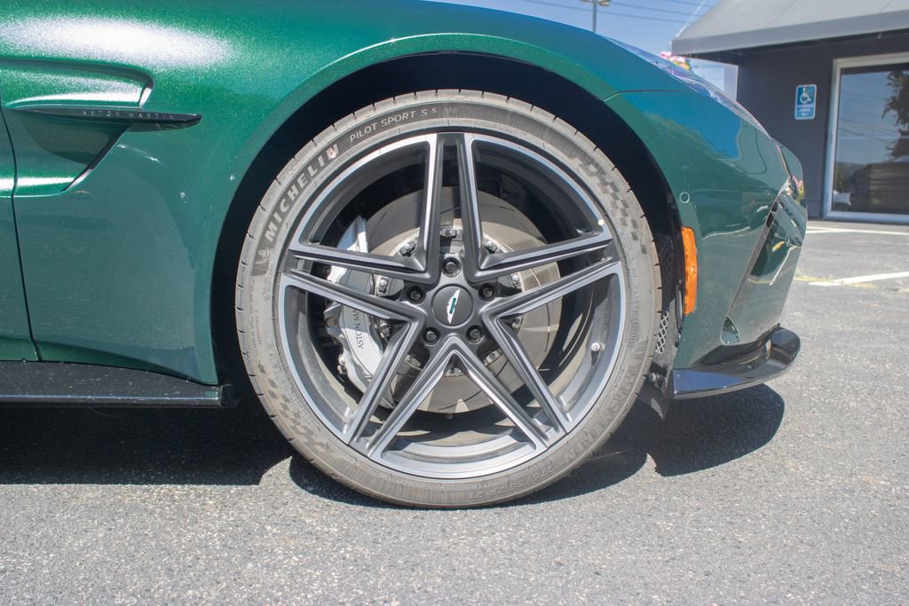 Used 2026 Aston Martin V8 Vantage Coupe image 4