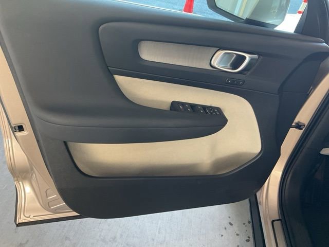 Used 2024 Volvo XC40 B5 Plus w/ Protection Package Premier image 5