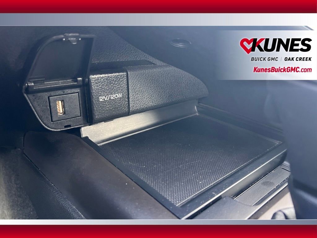 Used 2024 Toyota Camry SE image 19