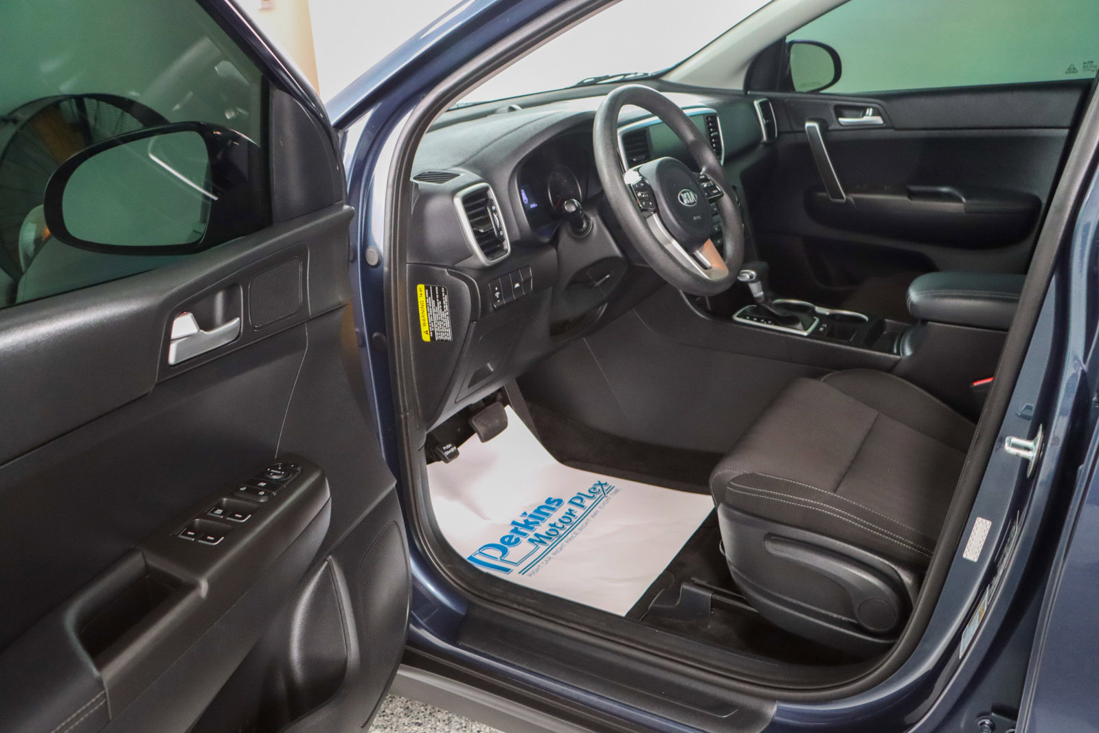 Used 2022 Kia Sportage LX image 3