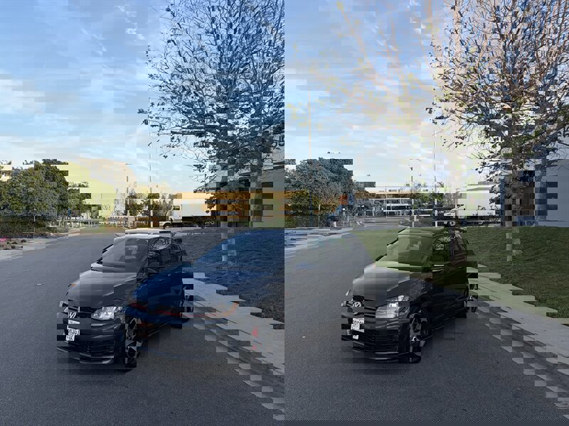 Used 2017 Volkswagen GTI SE image 8