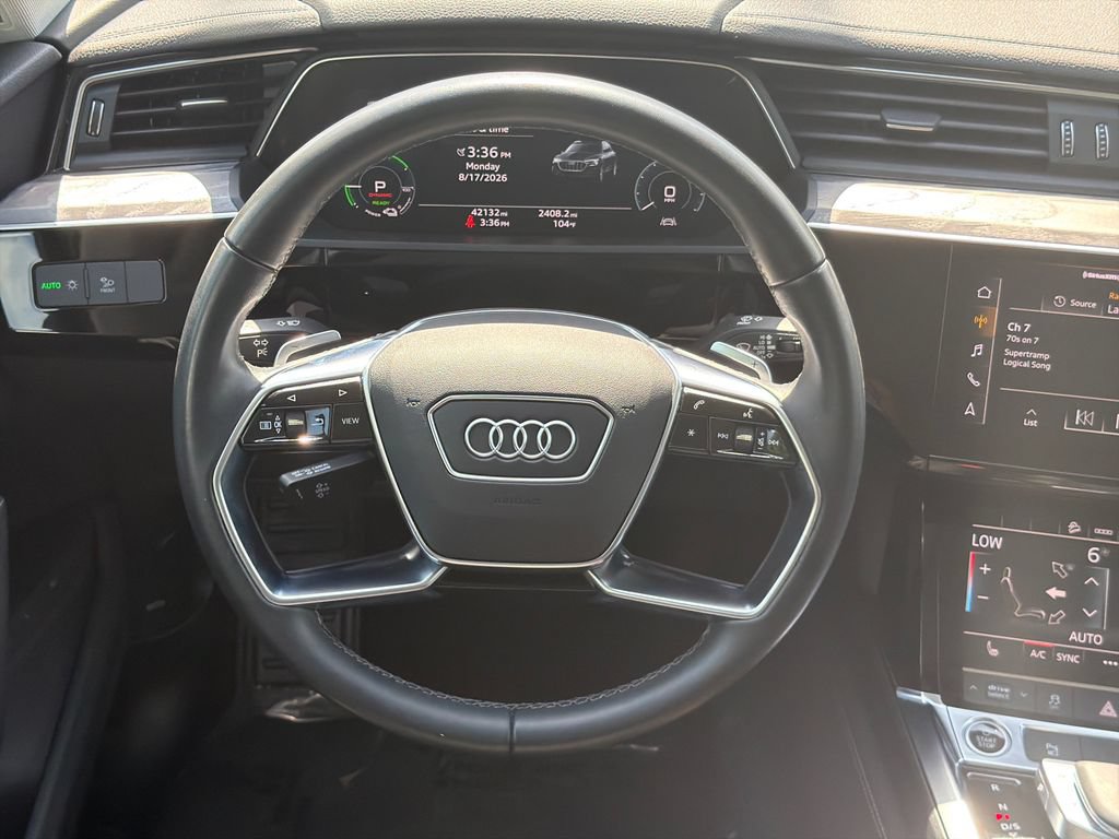 Used 2022 Audi e-tron Premium AWD/4WD image 24