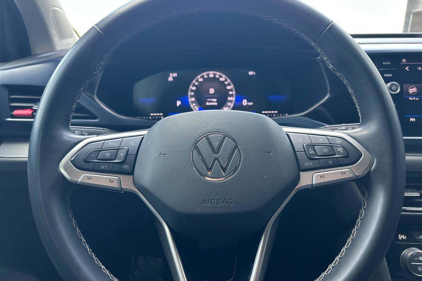 Certified 2024 Volkswagen Taos SE FWD image 22