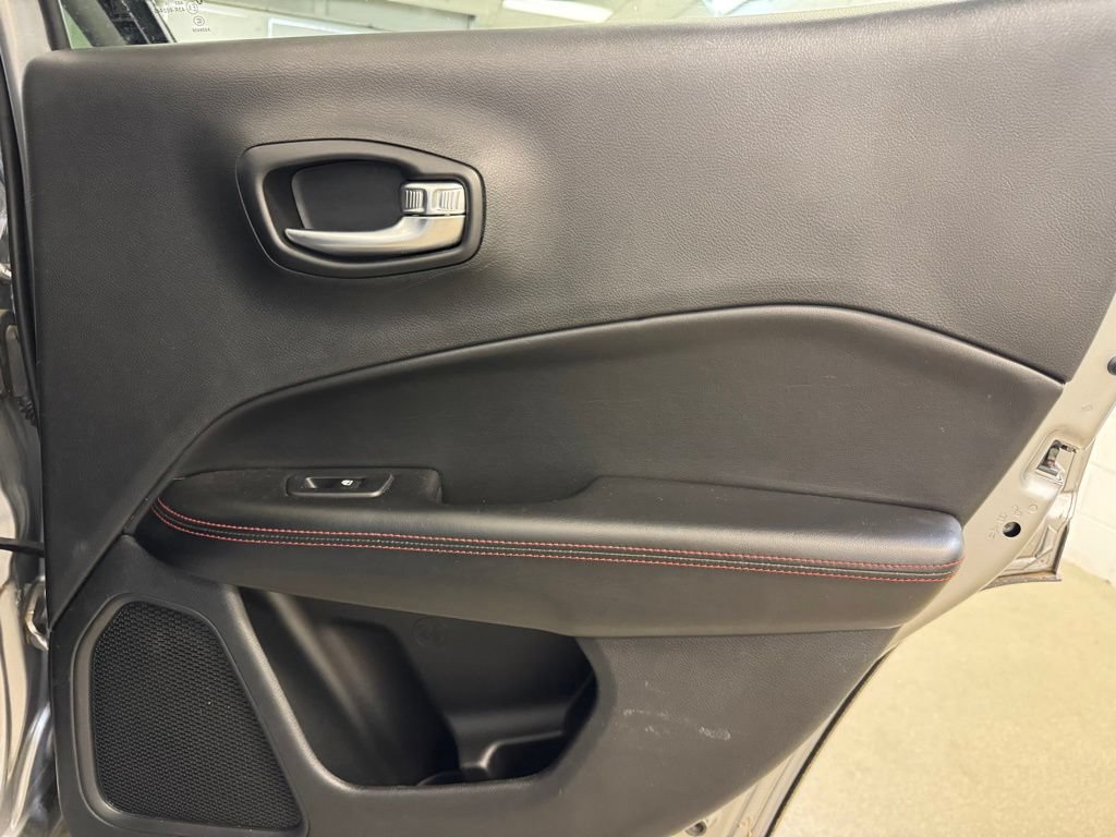 Used 2019 Jeep Compass Trailhawk AWD/4WD image 26