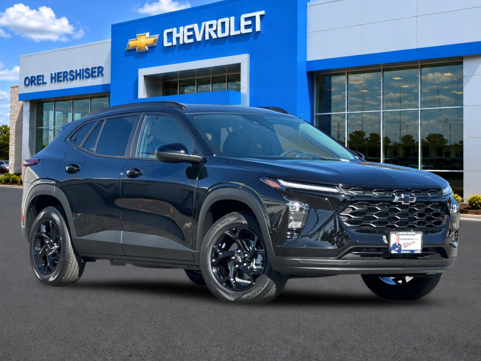 New 2026 Chevrolet Trax LT w/ Driver Confidence Package FWD image 2