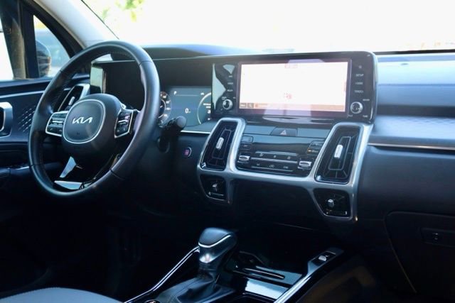 Used 2023 Kia Sorento SX image 39