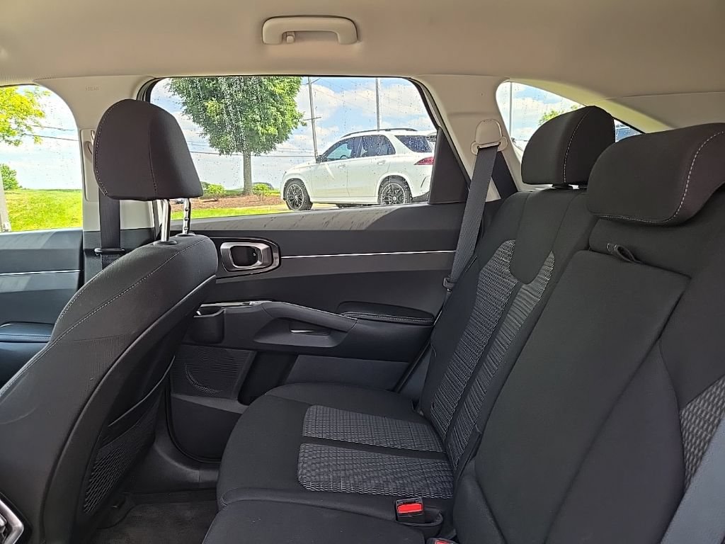 Used 2023 Kia Sorento LX AWD/4WD image 34