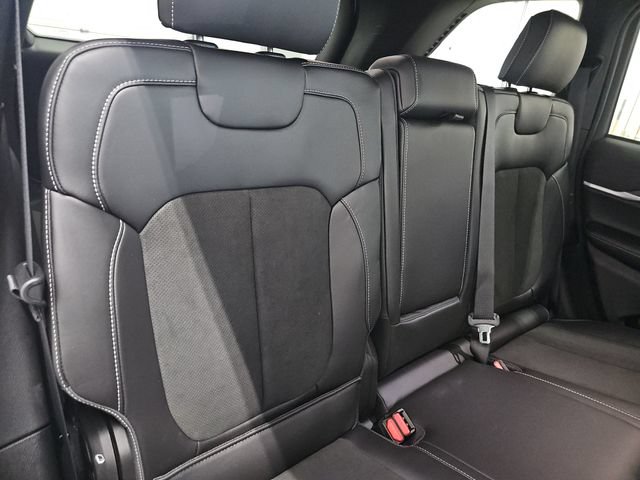 New 2026 Jeep Grand Cherokee Altitude AWD/4WD image 32