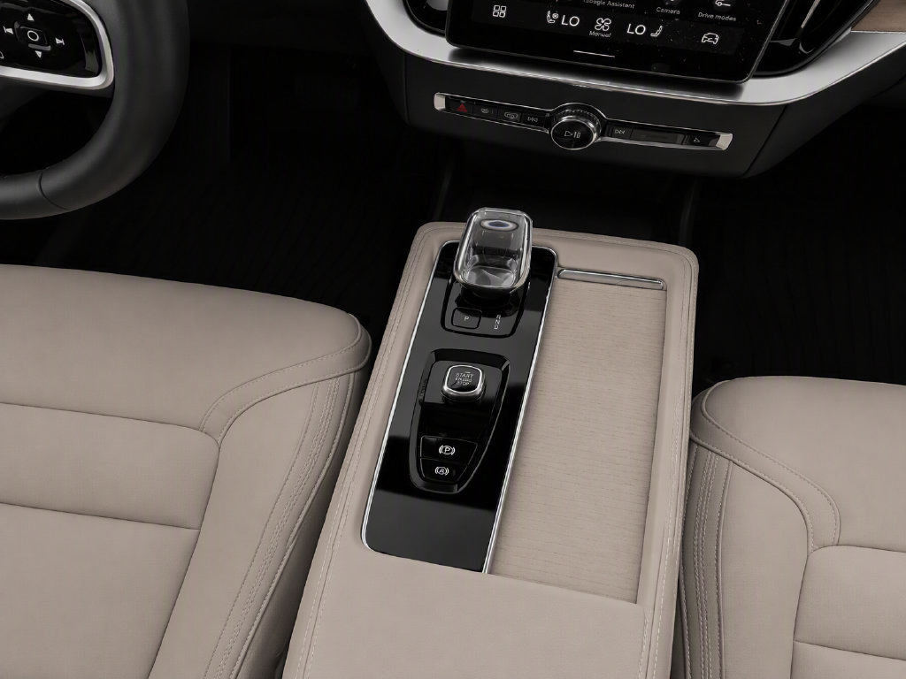 Used 2026 Volvo XC90 B6 Plus w/ Protection Package Premier AWD/4WD image 13