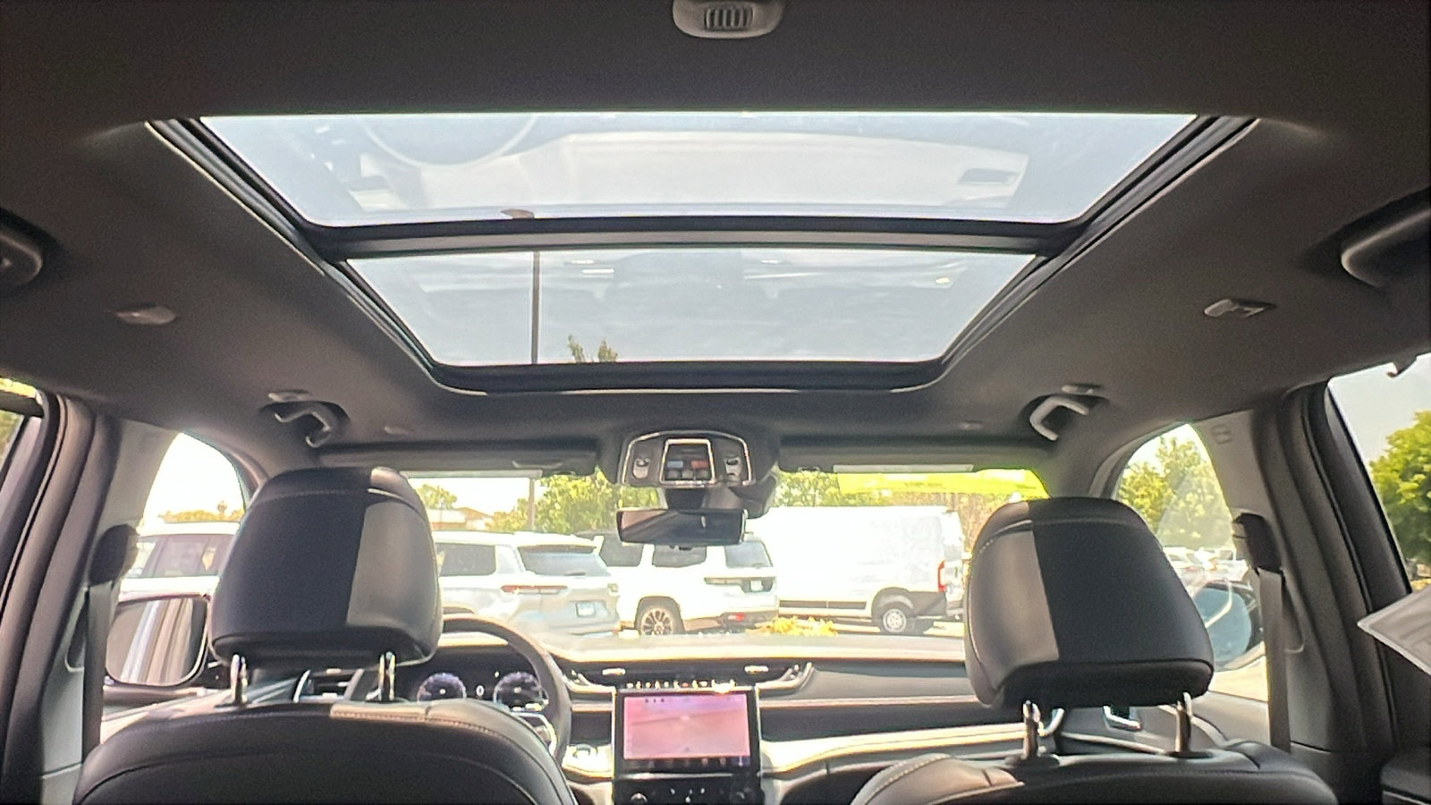 New 2025 Jeep Grand Cherokee L Limited w/ Luxury Tech Group II image 22