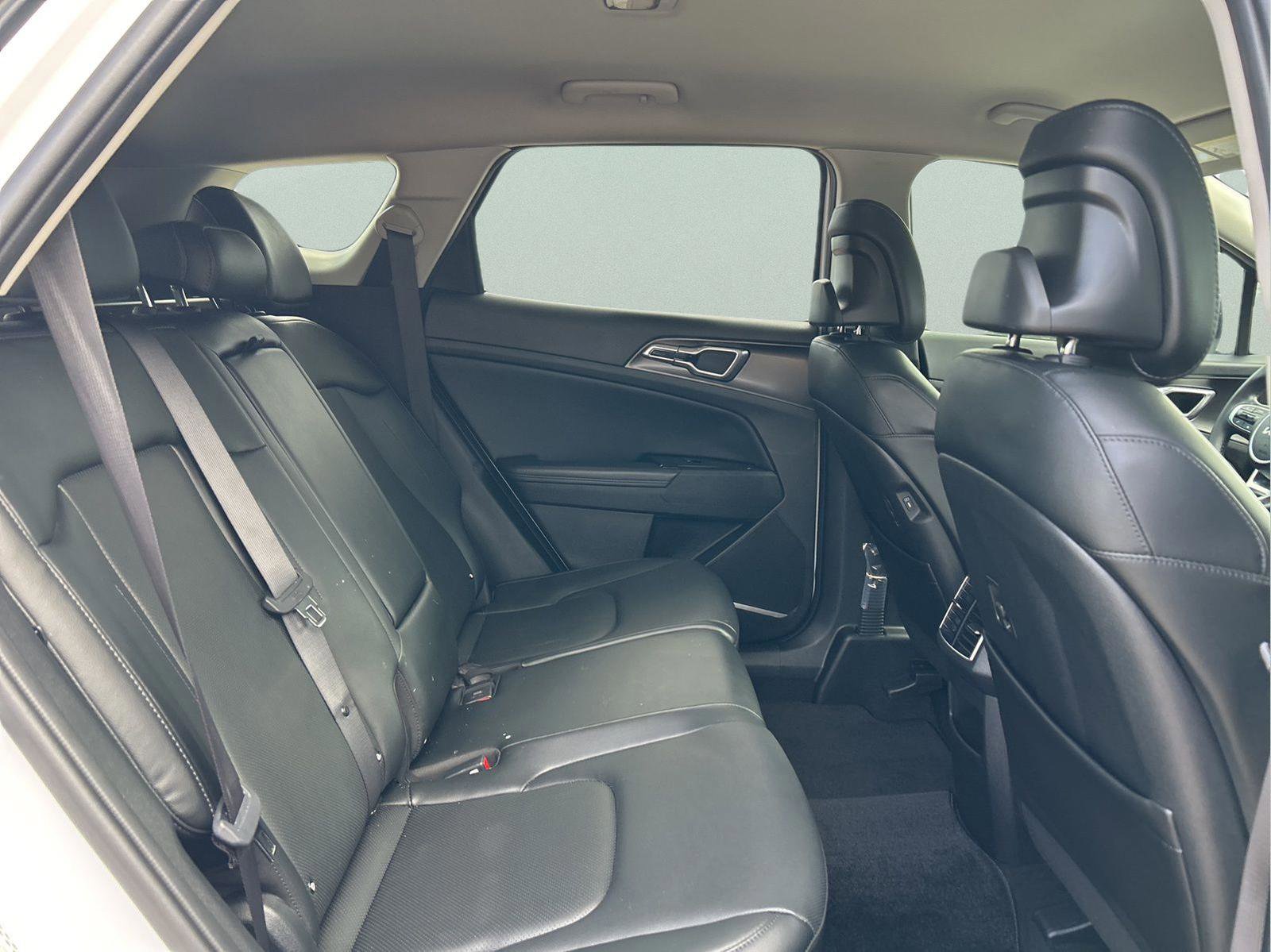 Used 2024 Kia Sportage EX image 11