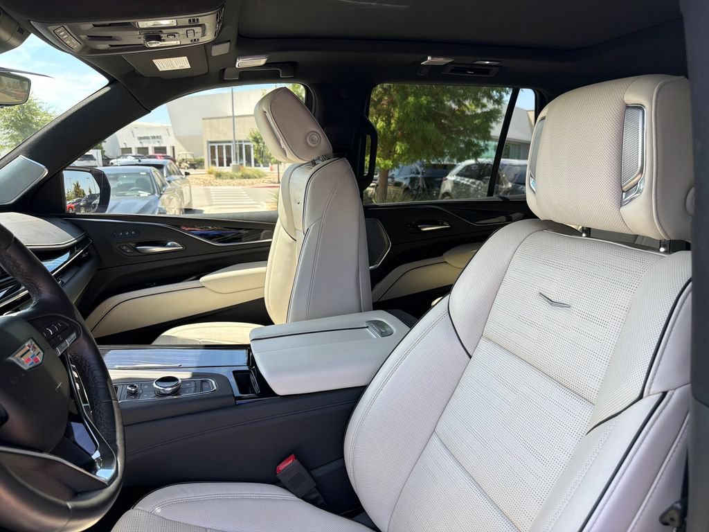 Used 2023 Cadillac Escalade Sport w/ LPO, ONYX Package AWD/4WD image 23