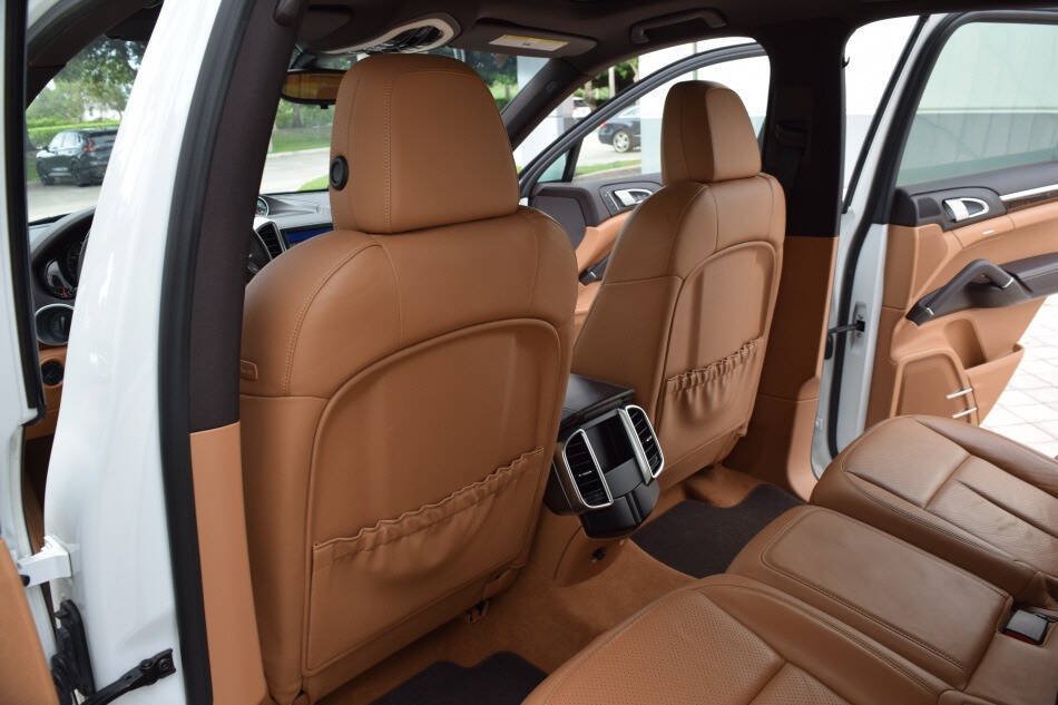Used 2013 Porsche Cayenne Diesel AWD/4WD image 46