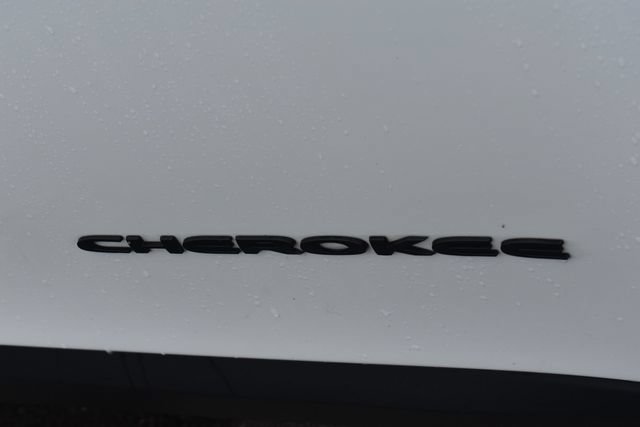 Used 2018 Jeep Cherokee Limited w/ High Altitude Package FWD image 11