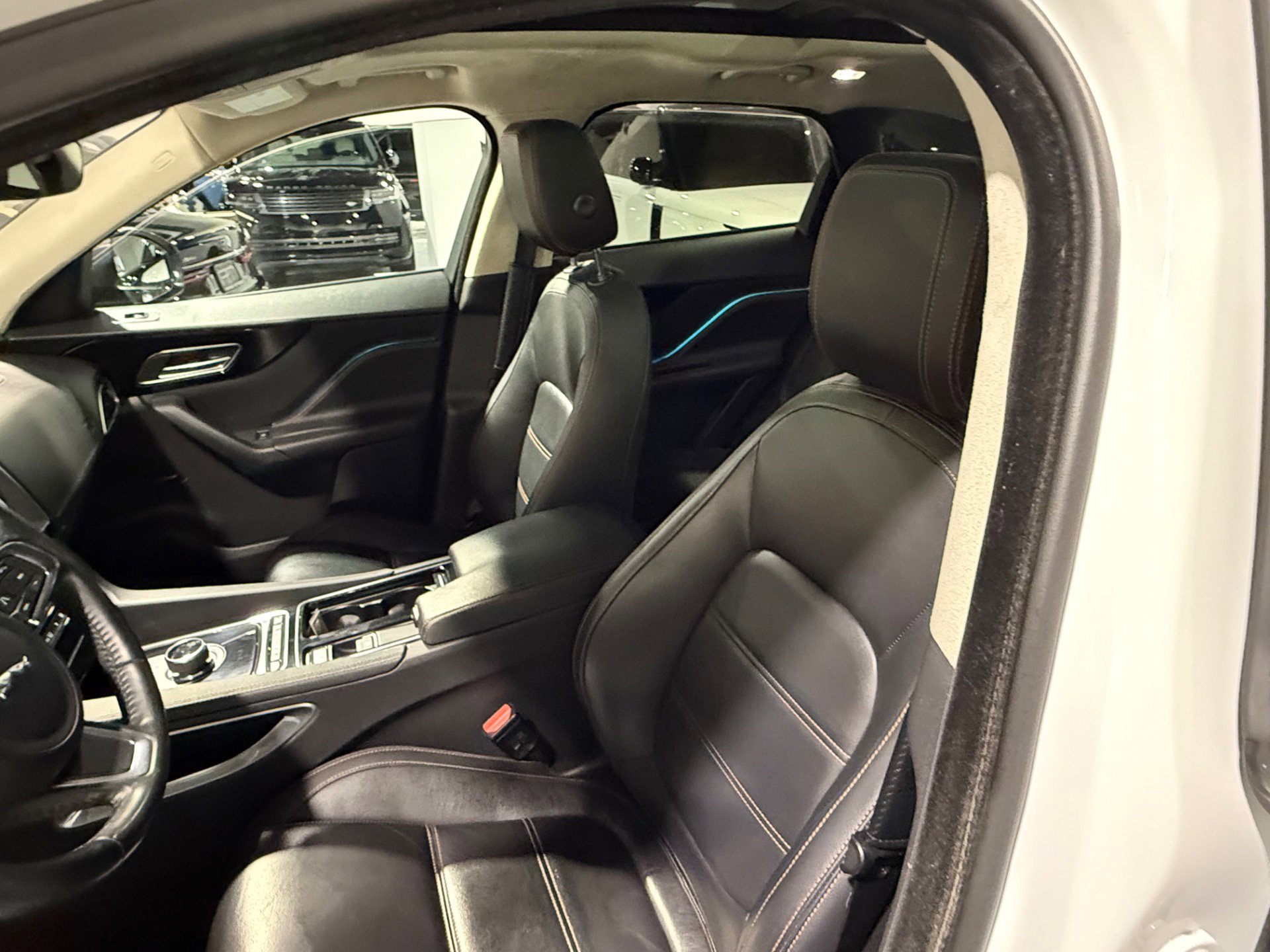 Used 2019 Jaguar F-PACE Prestige image 24